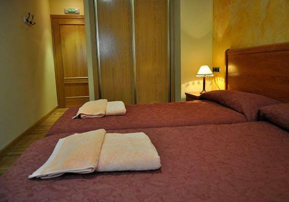 Hostal Puerta Del Valle La Cistérniga Kültér fotó