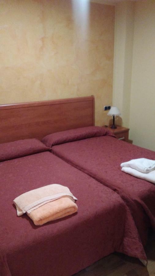 Hostal Puerta Del Valle La Cistérniga Kültér fotó