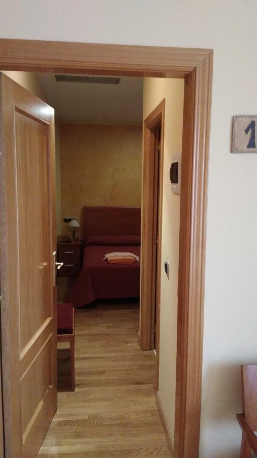 Hostal Puerta Del Valle La Cistérniga Kültér fotó